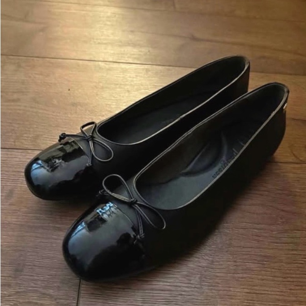 Brand New Paul Green Violet Ballet Flats - black